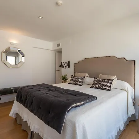 Chezmoihomes Plaza Nueva Premium *